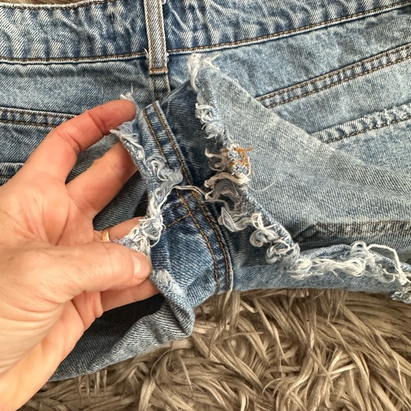 Forever 21 - distressed Button Fly - high rise Short Shorts! - Sz 27 -good cond - Picture 4 of 10